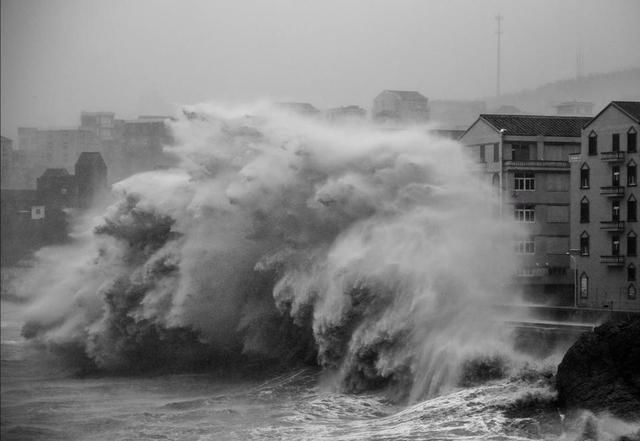 台风利奇马风速每秒56米，这个台风却达每秒76米，瞬时阵风超百米