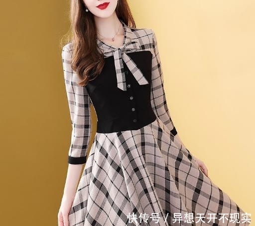  「奔四」奔四奔五女人，不管有钱没钱，也要有这几件，款款高雅减龄显肤白