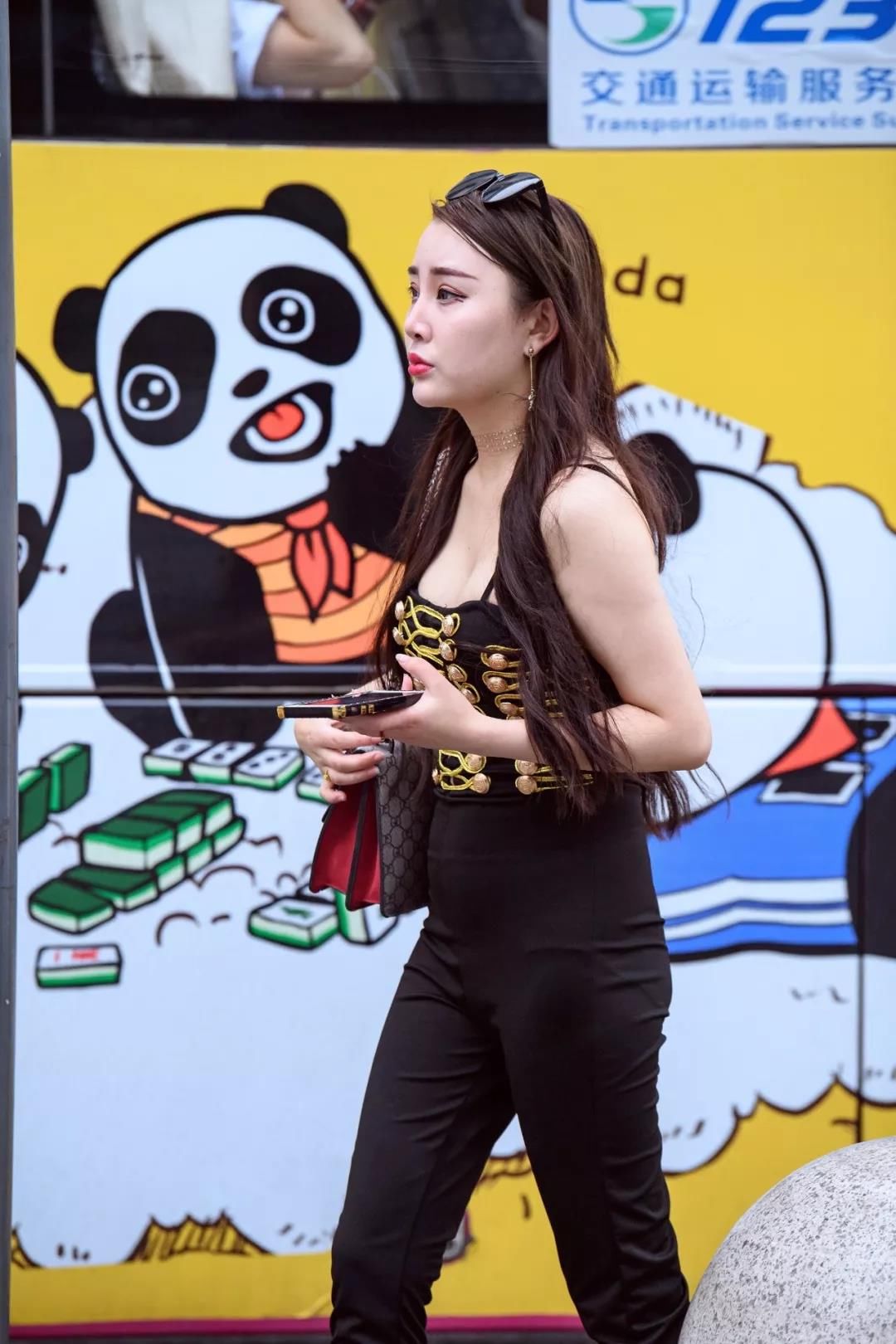 街拍路人，尽显欧式风格的穿搭参考，妥妥的国际女神风范