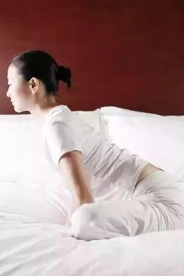 睡前趴10分钟，堪比跑步1小时，肚子平了、腰也细了