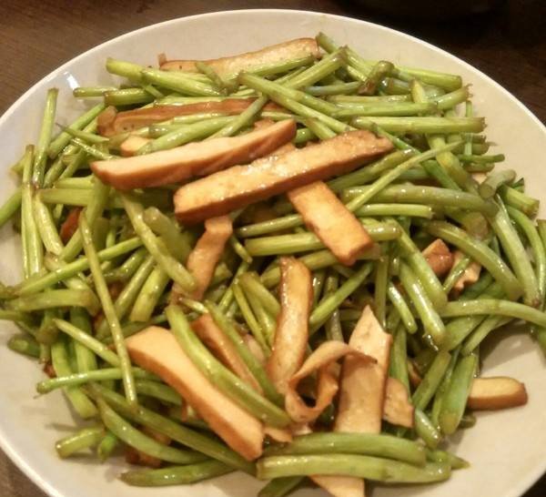  「初春」春暖花开，初春里的江南野菜，自然少不了芦蒿！