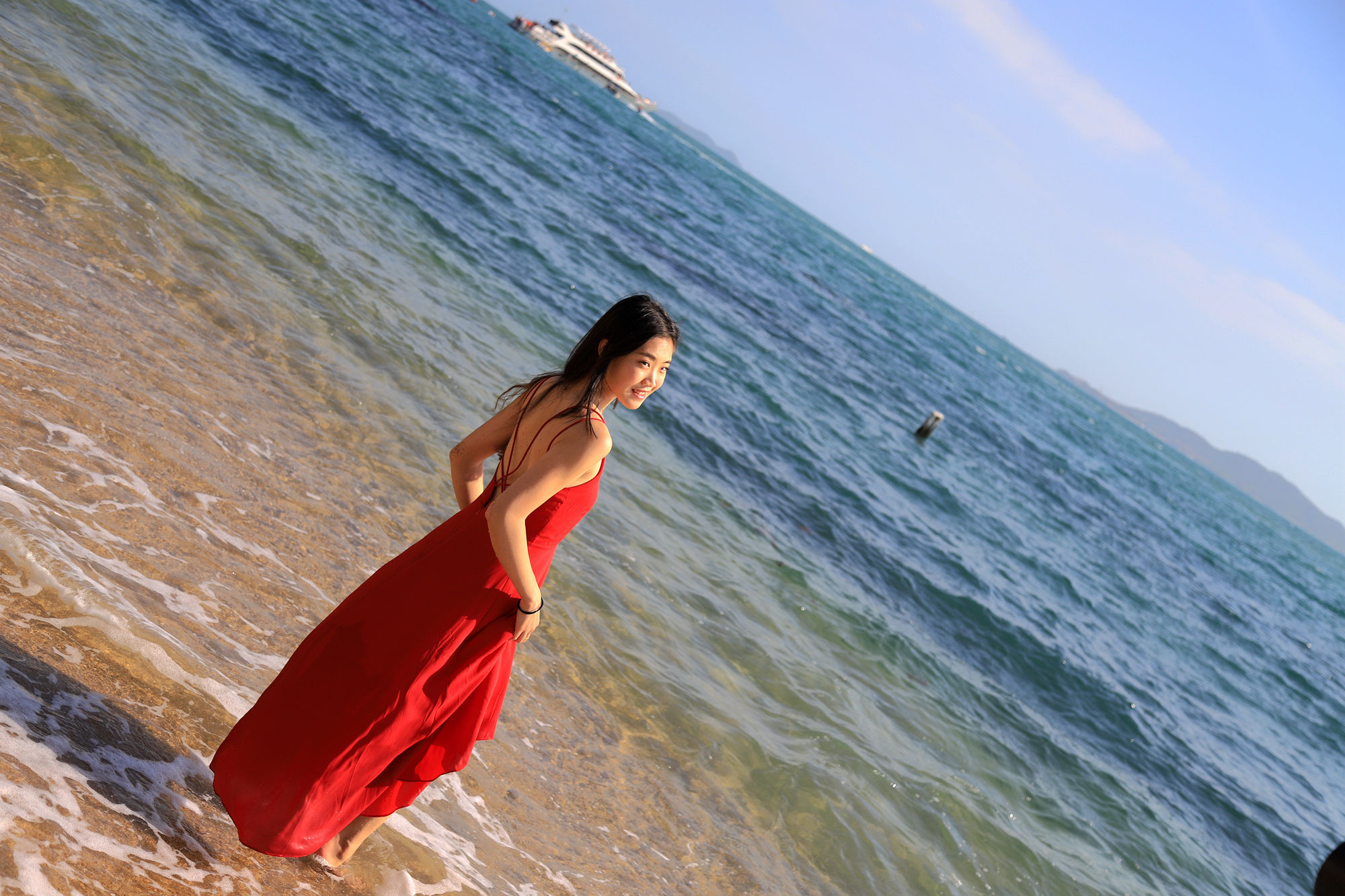 【遇上一座城】请到天涯海角来，一起去看比基尼大长腿的三亚微游