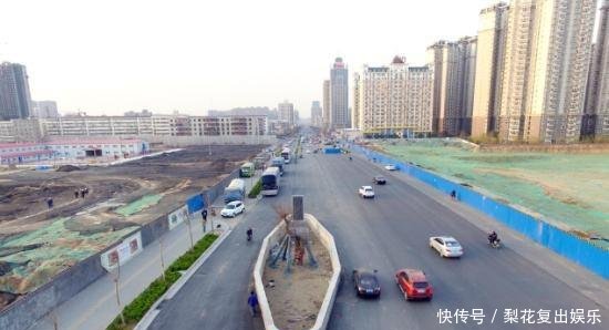  [马路]中国最霸气钉子户，立在马路中央占了道路三分之一，就在