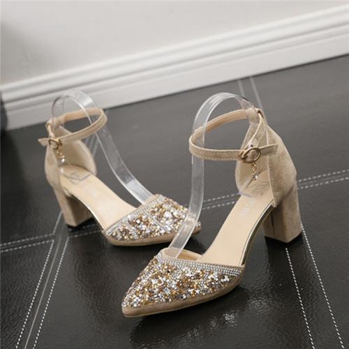 最近特别流行的时尚风,美女怎么能缺少如此美丽的高跟鞋