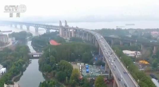 新中国的第一：第一座自主设计建造的长江大桥