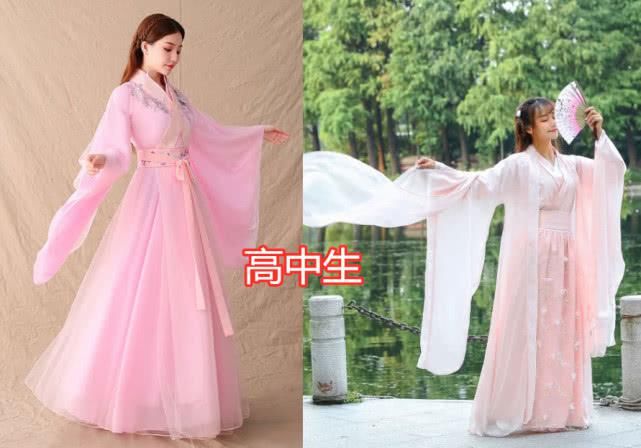  #初中生#同样是“选汉服”，初中生VS高中生，看到大学生：哥哥，我们一起穿好嘛？