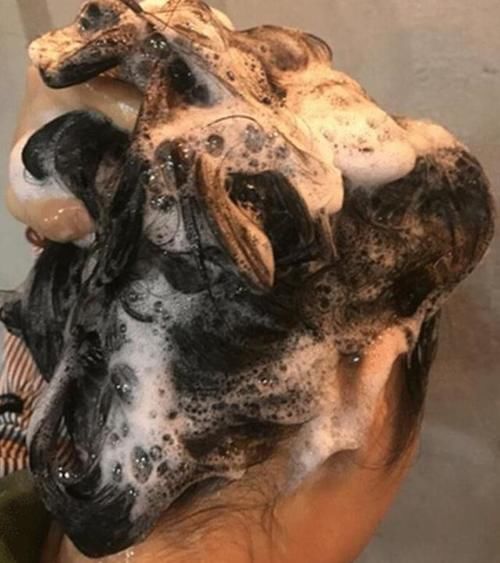  头发■头发打湿后，直接就用洗发水？我经常做错，难怪头发油得快掉得多