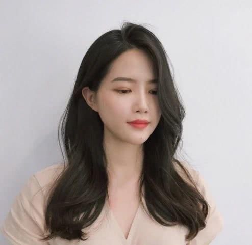  偏分@想拥有女神级偏分发型，不要忘记做这两件事，修饰脸型更有高级感