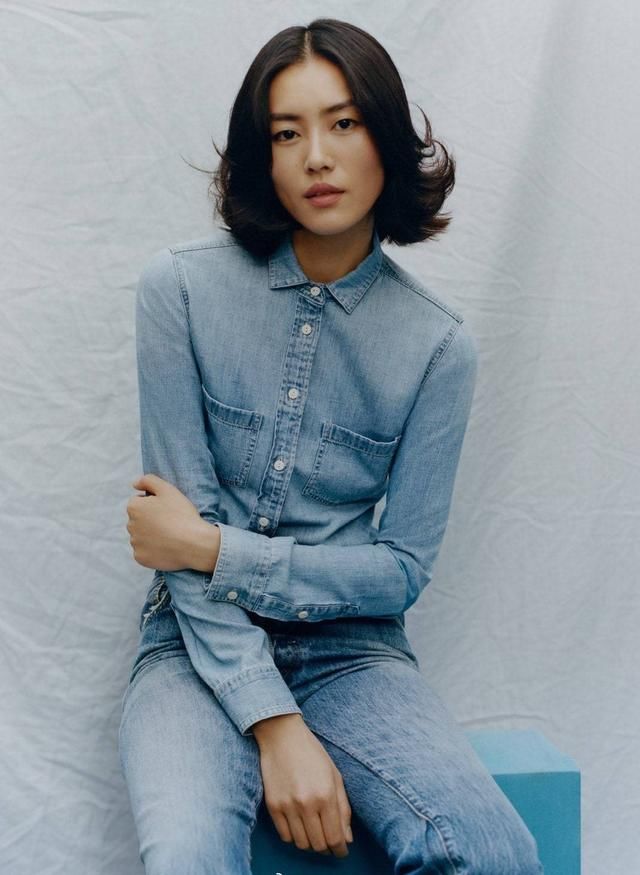  「杂志」?刘雯代表中国登封面，外翻卷发显老像大妈，其他模特造型美翻了