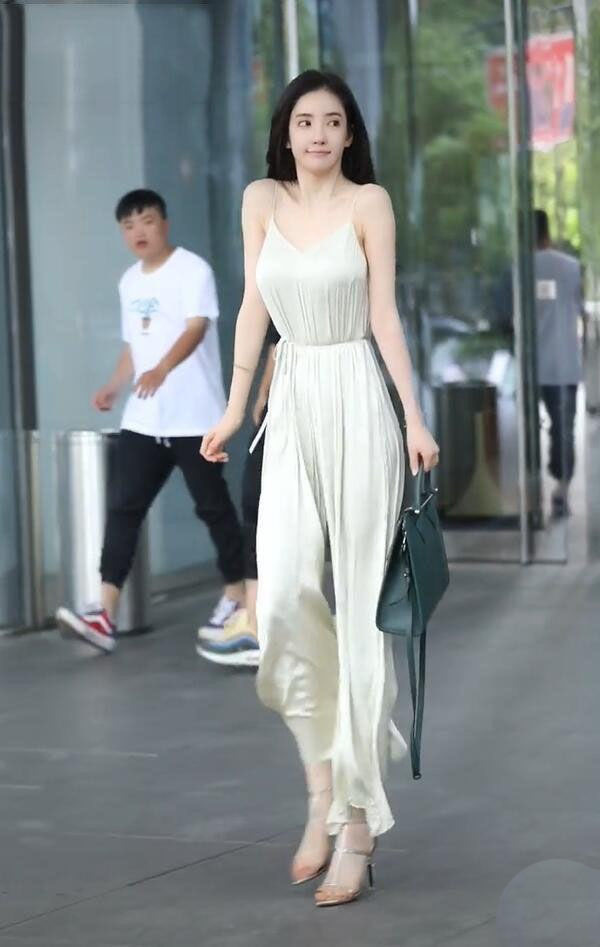 「连体」实在不明白,这件“连体裤”到底怎么穿上去的