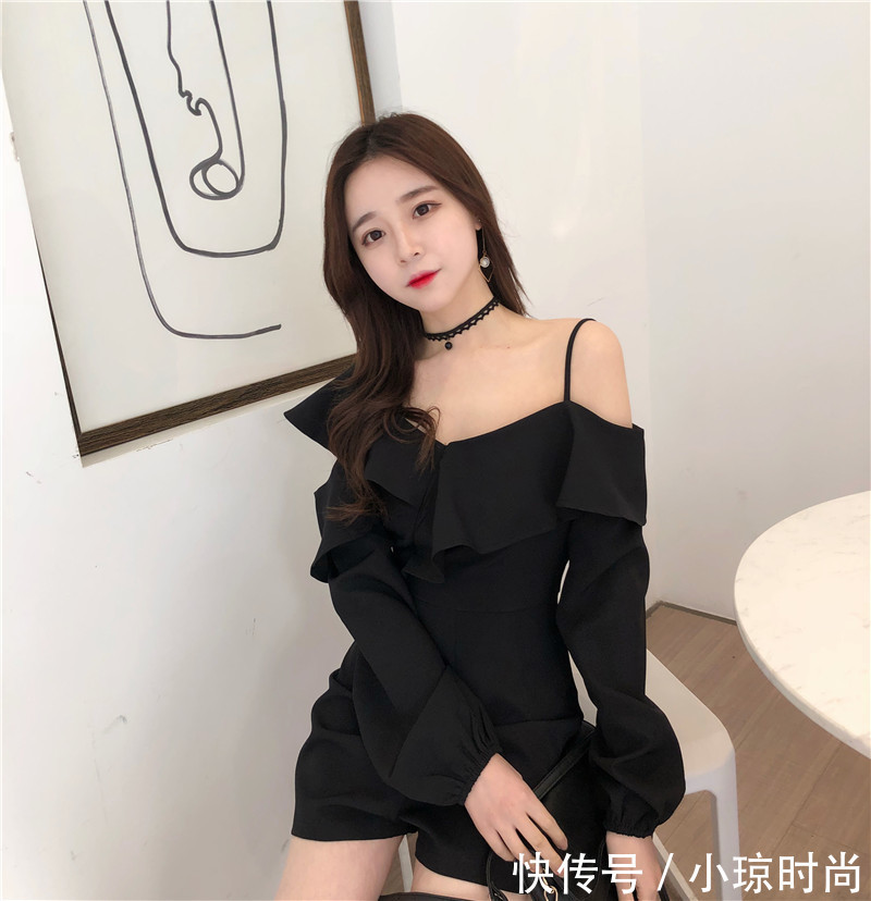 若隐若现的妩媚，性感诱人，露肩裙展现女生的性感和清纯，仙女必