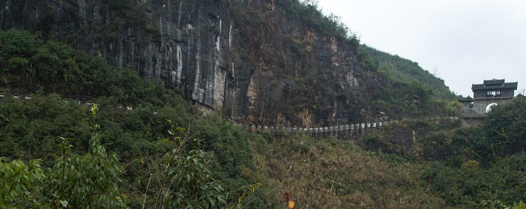 中国最具原生态的地方,水至清船犹如悬浮在空中