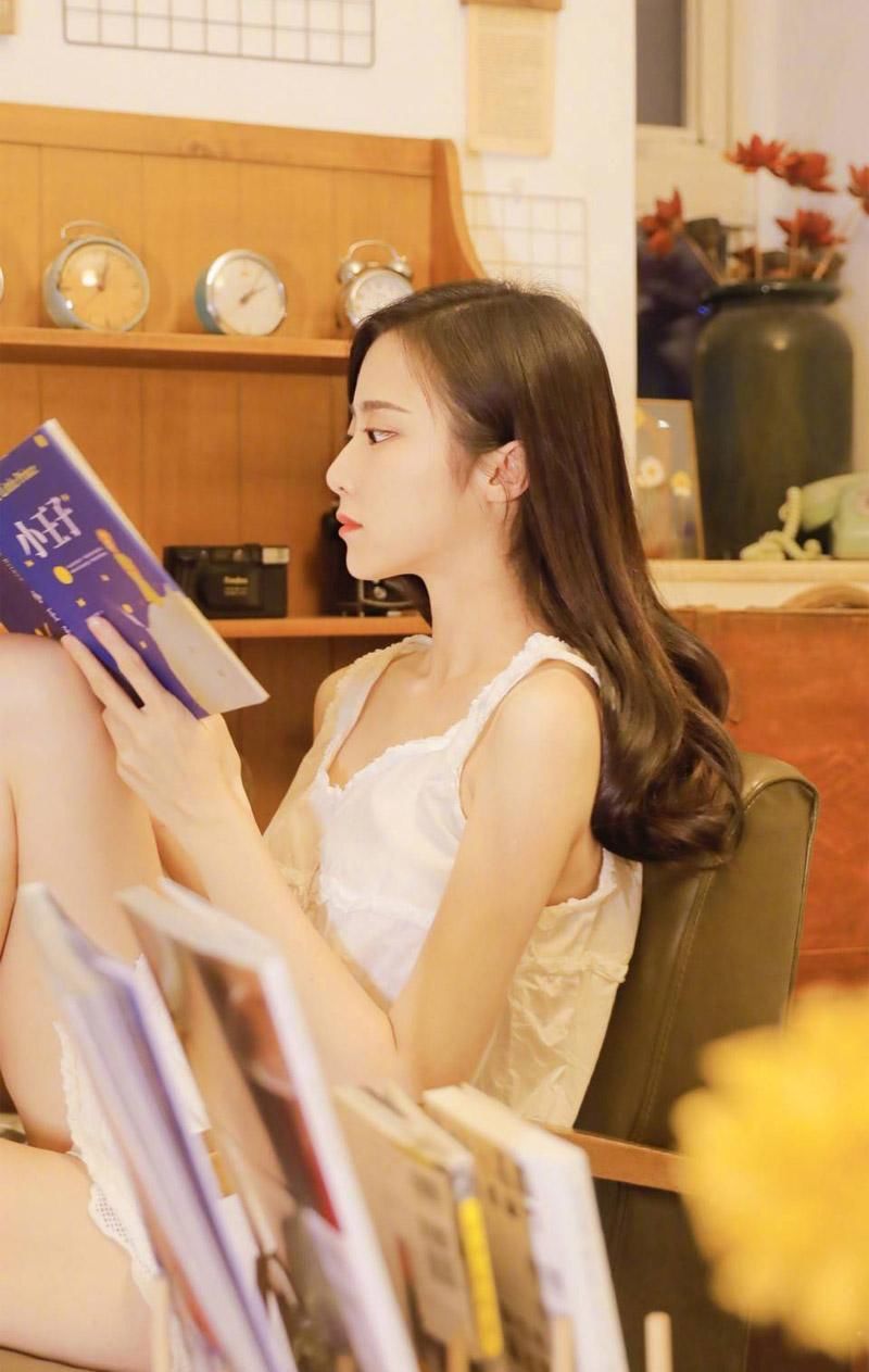 长腿美女性感撩人私房写真图片