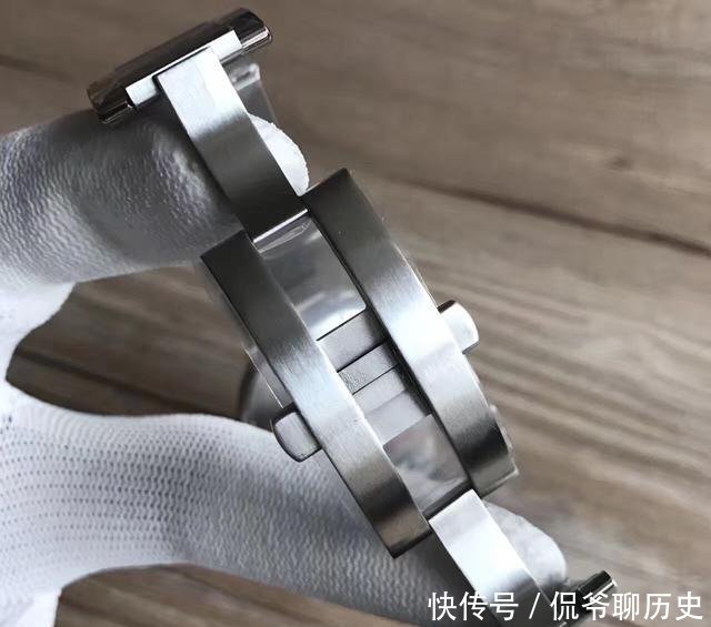 『熟知』卡地亚蓝气球成为年轻人最熟知奢侈名表,然而在表迷眼里却一无是处