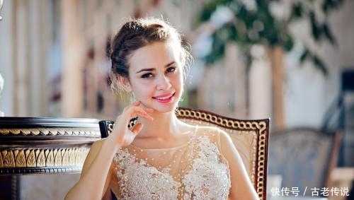 俄罗斯美女在上海打工三年，问为何不愿意回国发展，回答很意外！