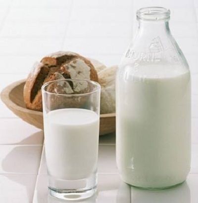 宝宝真的再饿也不能空腹喝牛奶吗？不要再被谣言误导了