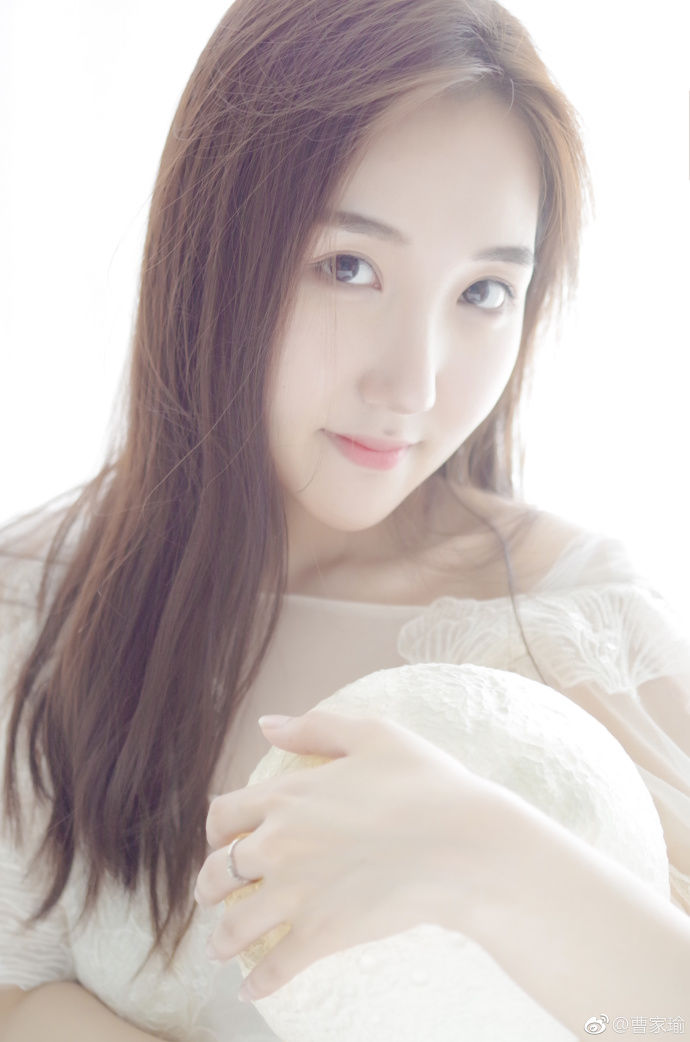 美女约拍 月亮 星星朦胧美女性感出镜