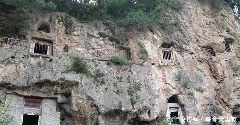 还在想着去终南山修行？这地方的崖洞闲置上百年，免费供人隐居
