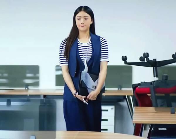 蒋欣亲身试验，微胖大胸妹纸怎么穿才是对的?!