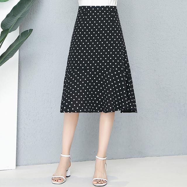 有种裙叫“包臀裙”，比T恤有女人味，比连衣裙显瘦！性感十足