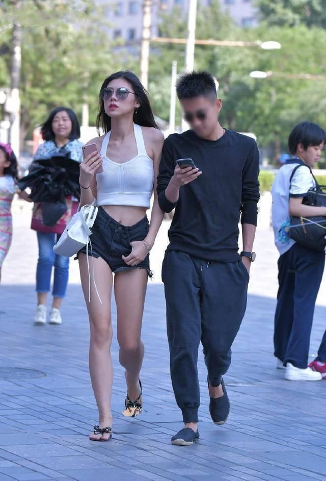 街拍：小姐姐就是会搭配衣服，做最美丽的自己！