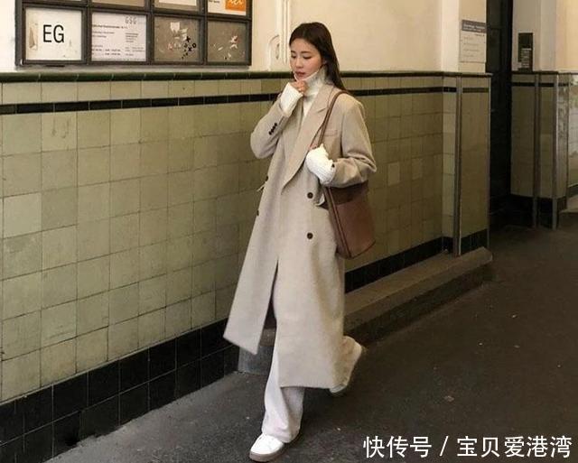  『很火』最近很火的一种穿法，叫“脚踝外套+潮鞋”，时髦又显高挑！