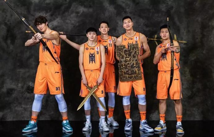 郭艾伦cba全明星球鞋