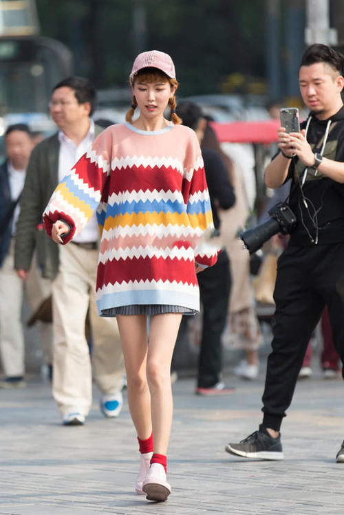 『冬天』现在谁还露脚踝如今00后更爱这样穿二分之一堆堆袜,贼拉腿长