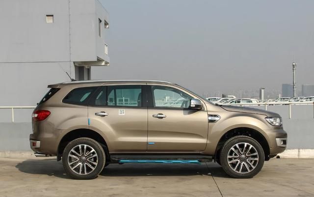  #七座SUV#还买啥普拉多？福特硬派越野升级，2.3T+10AT跑车动力，国六排放