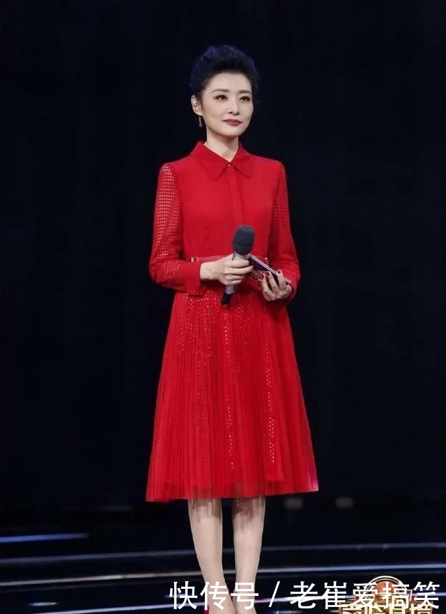 「不失端庄」51岁周涛貌美如初!一袭红色长裙端庄优雅,气质与气场无人企及