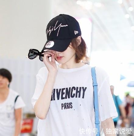 王丽坤的裤子全靠几根线绑着,没有这身材真不撑不起来