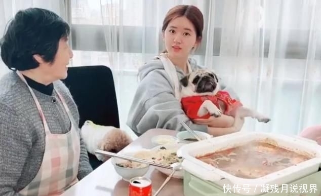 奶奶:赵露思和奶奶直播吃饭,谁看清她吃的啥?才懂啥是“吃不胖”体质