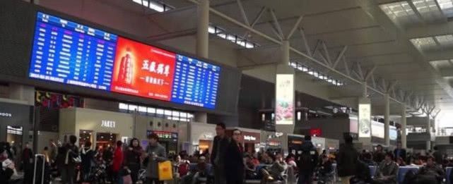 中国“含金量”最高的高铁，高峰期就像公交车，五分钟就有一趟！