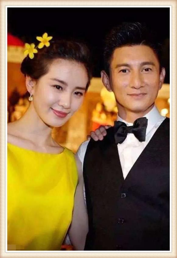 周洁琼刘诗诗同穿小黄裙，终于知道女团脸和女星脸的差距有多大了