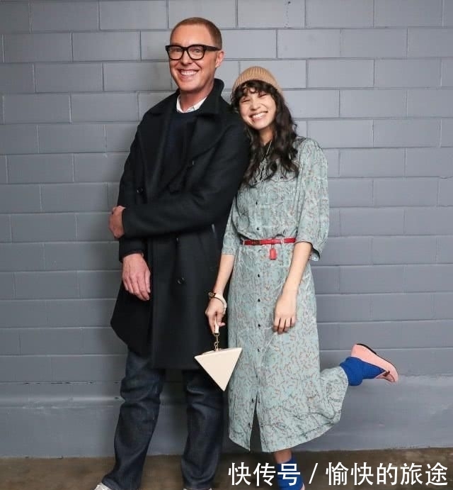#光希#水原希子时装周走秀,碎花裙满满田园风,与木村光希合影成亮点