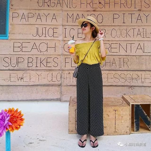 夏季必备一字领的三种风格穿搭，小露也可以性感又可爱！