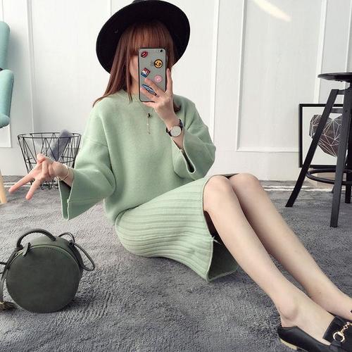 老婆38岁了，秋天穿这样的减龄套装裙，舒适洋气还保暖，忒显嫩