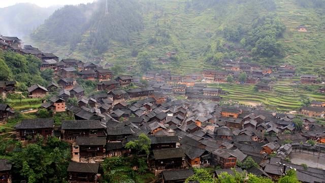 “迷失”的千户苗寨，让游客纷纷哭诉，坦言这辈子都不会再去了！
