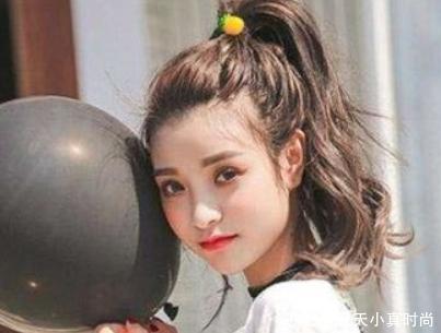 四种流行的“高马尾”扎法，清爽又“少女”，不知你学会了吗？