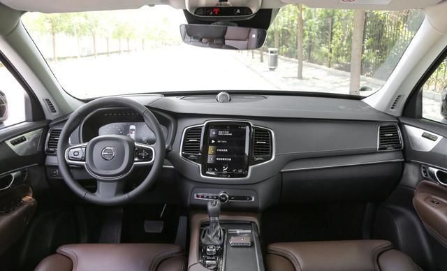  中大型SUV@沃尔沃SUV家族“扛把子”，直降13万开卖