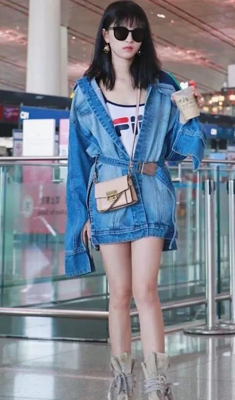 唐艺昕鞋子好看到网友急求链接，而黄灿灿重新解锁了绑鞋带方式!