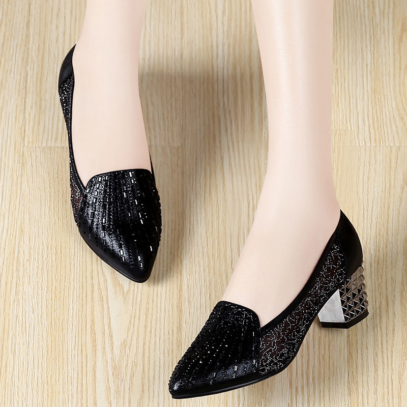 不得了，今年入秋流行穿“瓢鞋”，精致百搭，让你的玉足更迷人