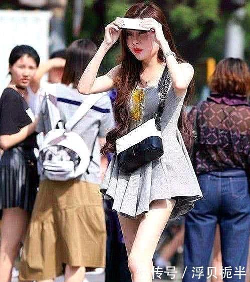  女人：街拍：成熟优雅的小姐姐，霸气性感美腿，尽显女人魅力！