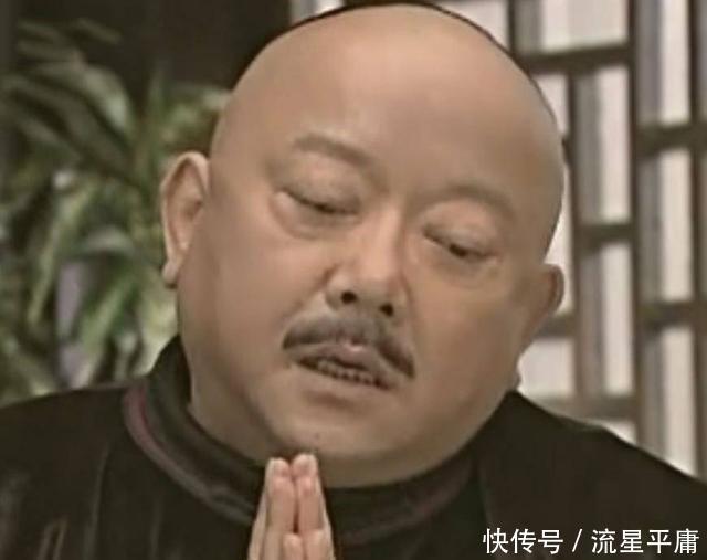  『』和珅被赐死时，拿出乾隆临终前给他的保命诏书，上面却只有3个字