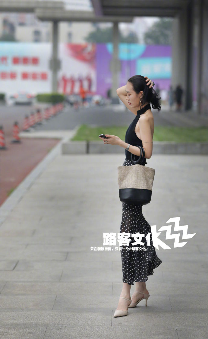 街拍成都:亮眼的清凉穿搭参考，多看看还是有好处的!