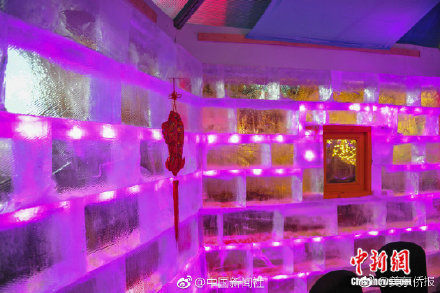 好嗨哦!“冰宫”里吃火锅 感受冰火两重天