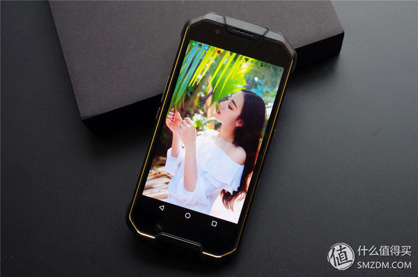 萝卜谈数码 篇二:大妈首发:摧毁一部手机有多难?三防手机MANN 8S不完全暴力测试