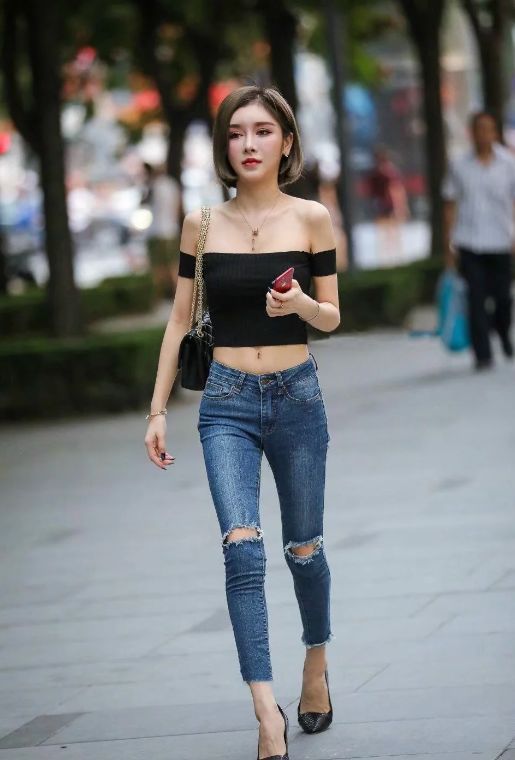 时尚街拍:紧身打底裤:婀娜多姿的身段,杨柳一般的小蛮腰,十分