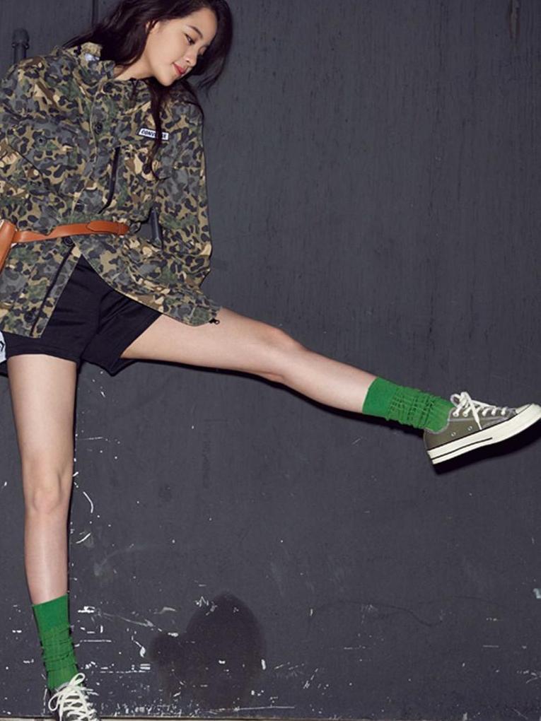 绿袜子是什么新潮流? 张俪欧阳娜娜穿它秀腿, 梁靖康却包住脚踝!