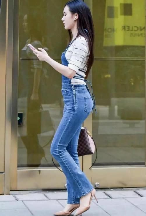 爱美女性不管怎么搭配牛仔裤，都是那么的时尚好看！